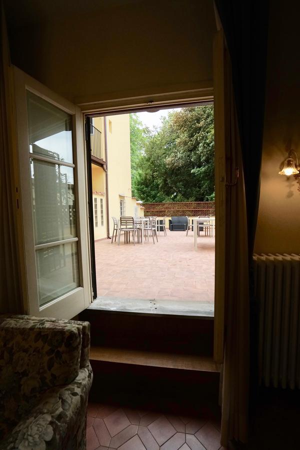 La Terrazza Di Via Elisa Bed & Breakfast Lucca Bagian luar foto