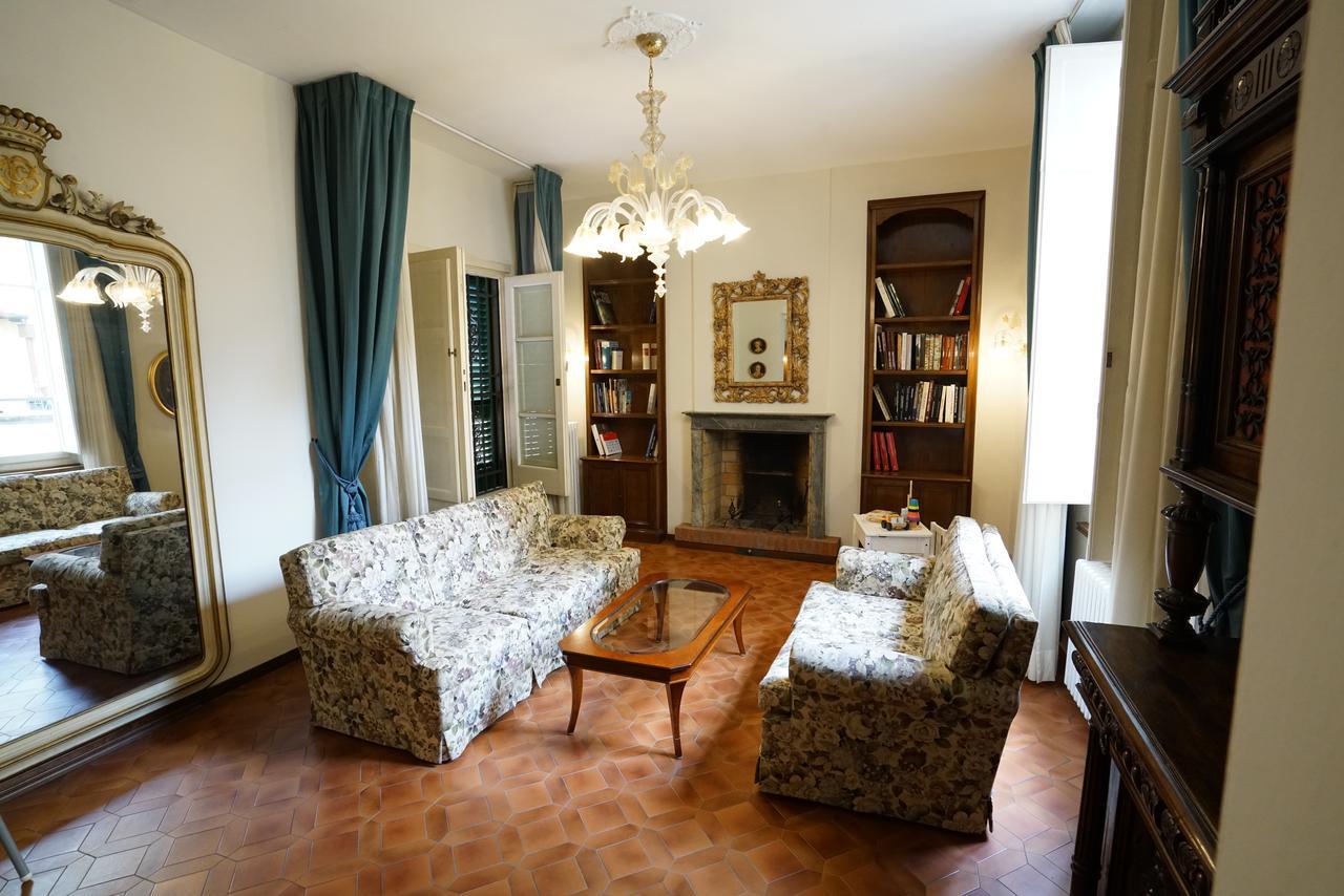 La Terrazza Di Via Elisa Bed & Breakfast Lucca Bagian luar foto